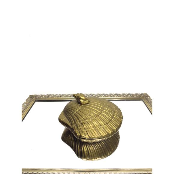 Vintage Solid Brass Clam Shell Trinket Box - RARE - Picture 1 of 10
